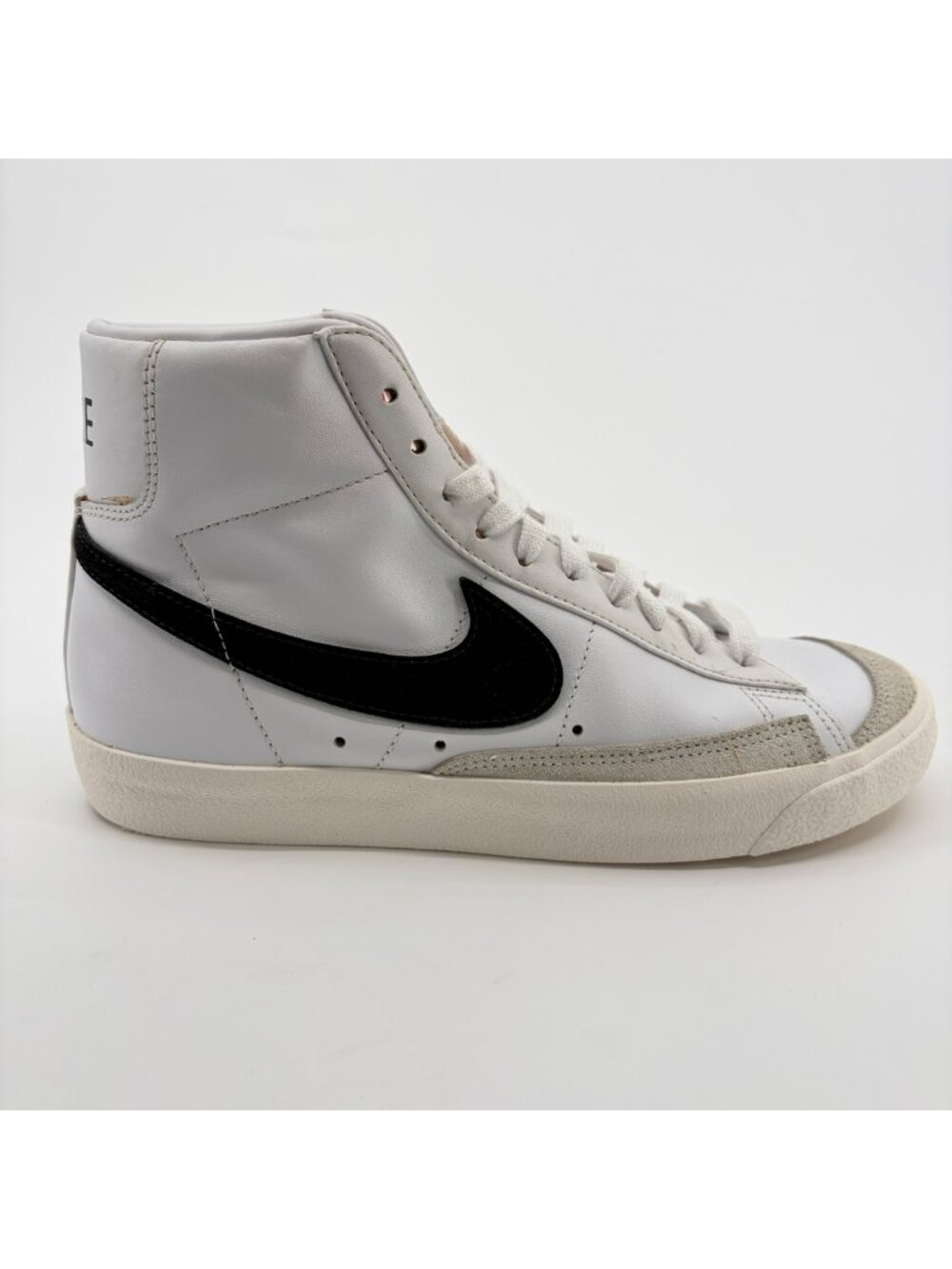 Nike Blazer Mid '77 Vintage Womens Size 8 White Black Athletic Shoes Sneakers